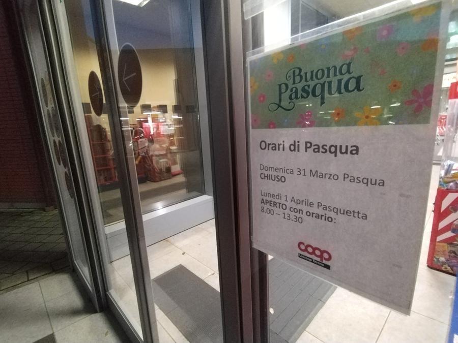 
	Un negozio Unicoop Tirreno che annunciava la chiusura

