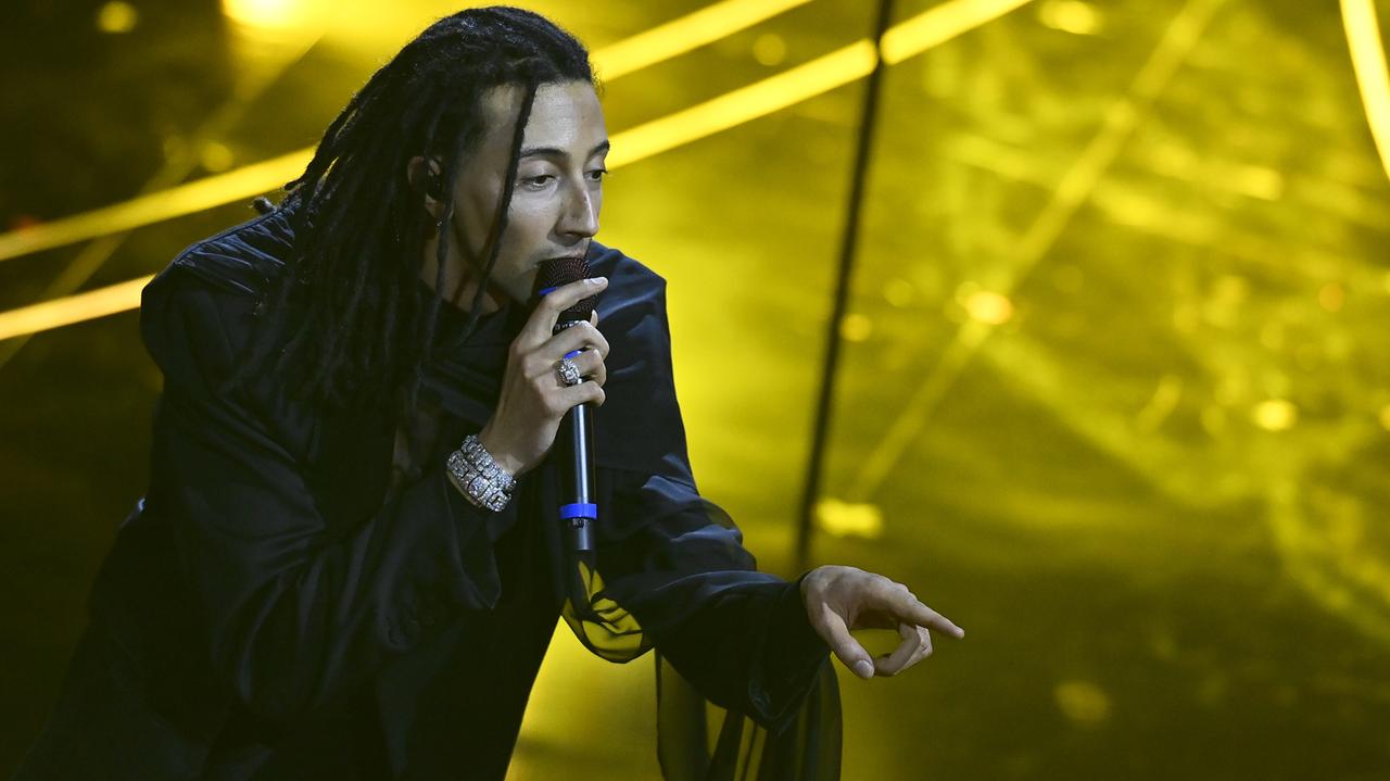 Stop al genocidio: lo dice Ghali, lo gridiamo tutti. Dalla polemica post Sanremo all’uso dei manganelli