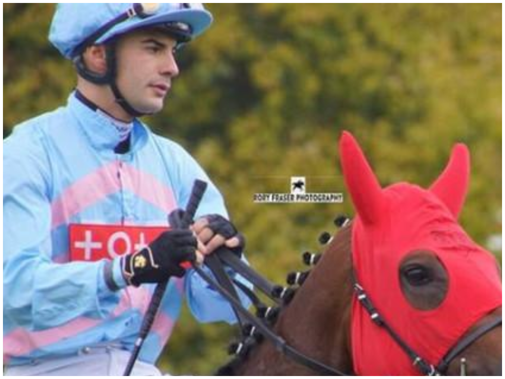 Il giovane fantino Stefano Cherchi ancora in coma: giorni di angoscia per la famiglia 