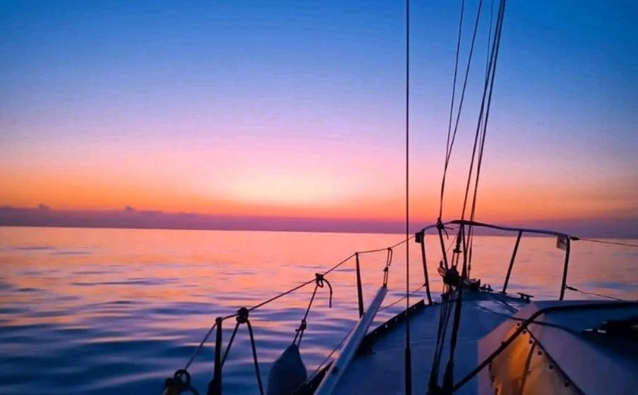 Livorno e quei tramonti che allungano la vita: buona vigilia di Pasqua da Deb