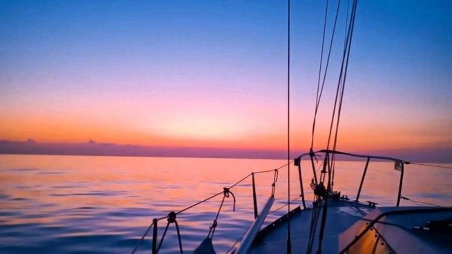 Livorno e quei tramonti che allungano la vita: buona vigilia di Pasqua da Deb