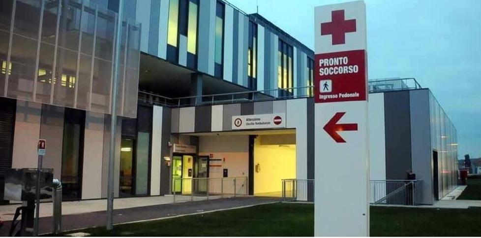 Carrara, la pentola a pressione esplode: grave una donna di 41 anni