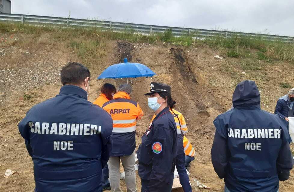 Un prelievo di campioni sotto il tracciato della 429 che ha rilevato la presenza di keu