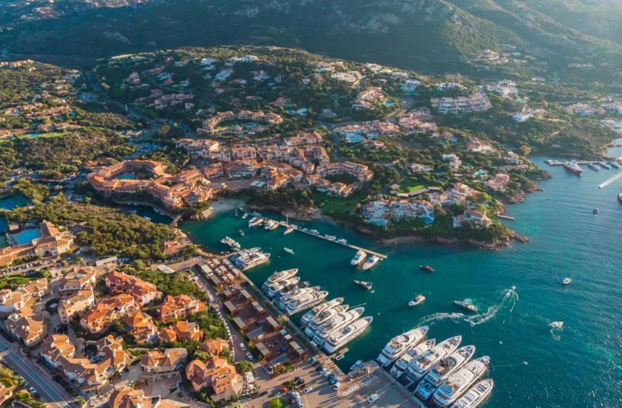 
	Un veduta aerea di Porto Cervo

