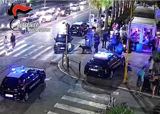 Carrara, la gang di ragazzi spaccia coca e hashish: undici indagati, il capo ha 23 anni