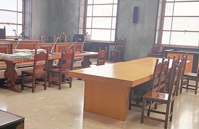 Accusato di chiudere in casa la moglie e di umiliarla: assolto un 37enne