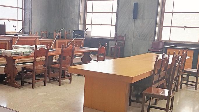 Accusato di chiudere in casa la moglie e di umiliarla: assolto un 37enne