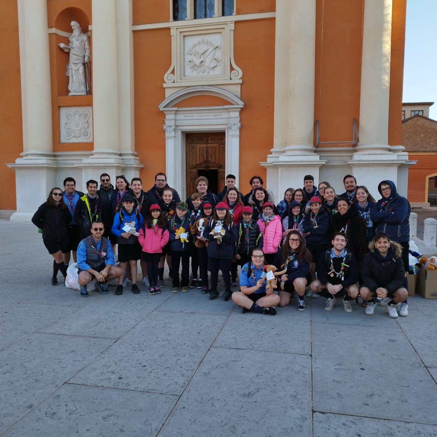 Carpi, i peluche della pace invadono la città: flash mob per i bimbi uccisi nelle guerre<br>
