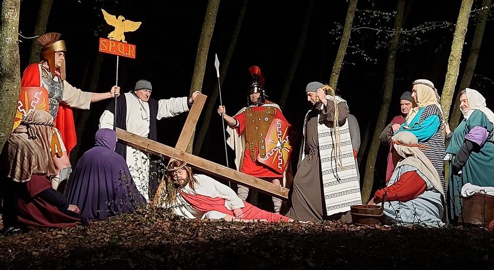 Prignano, Via Crucis da record a Saltino: paese gremito per la Passione<br type="_moz" />
