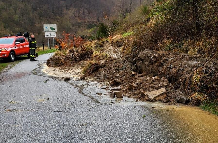 
	La frana sulla strada tra Sesta Godano e Orneto (foto Facebook)

