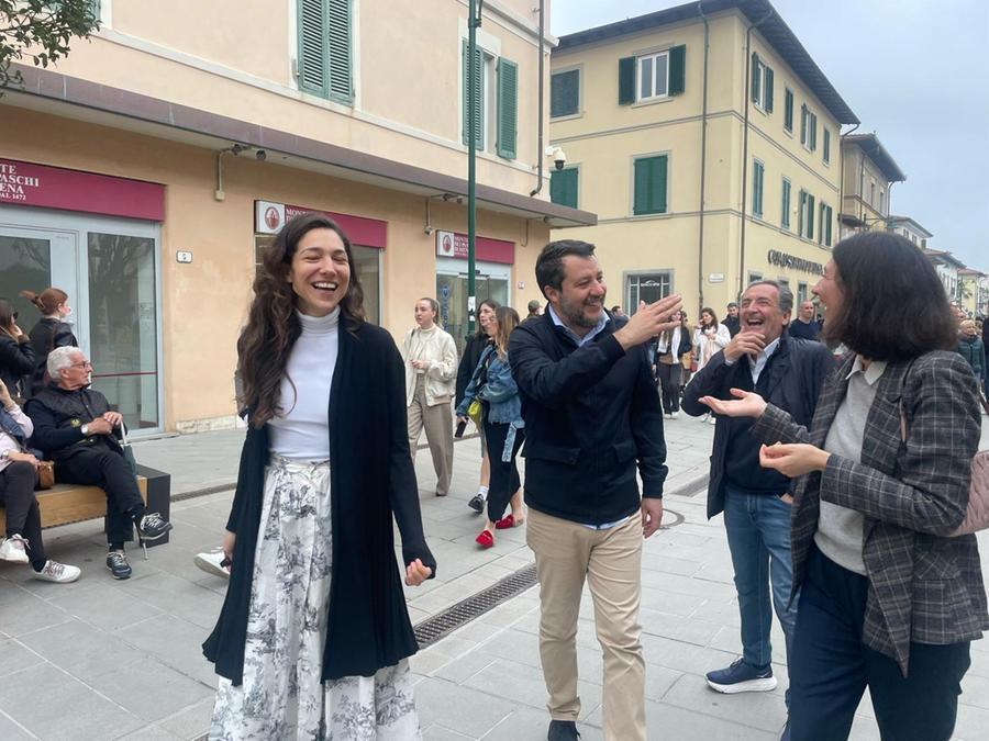 
	Matteo Salvini a Forte dei Marmi con la compagna Francesca Verdini

