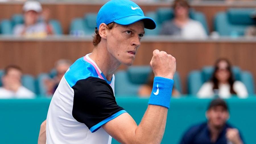 Jannik Sinner vince il Masters 1000 di Miami ed entra nella storia: è numero 2 al mondo