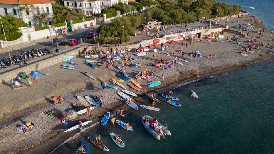 Wc, bagnini, docce e noleggio sup: ecco l’estate in spiaggia ai 3 Ponti