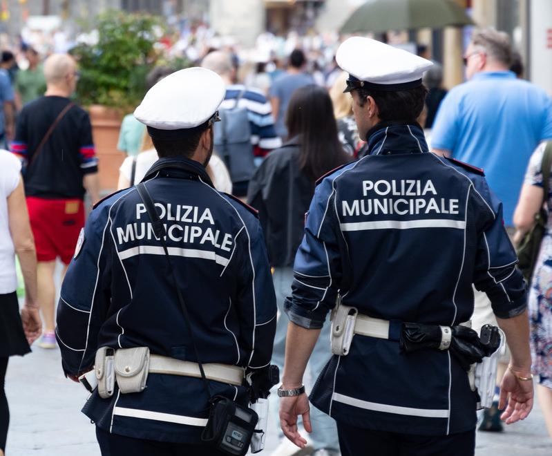Firenze, vendevano alcol a giovani: chiusi sette minimarket