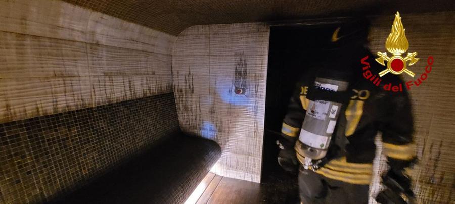 Modena, incendio nel cantiere della palestra David Lloyd