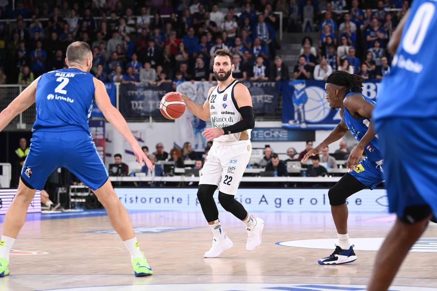 Dinamo, saluto con stretta di mano tra il club e Stefano Gentile