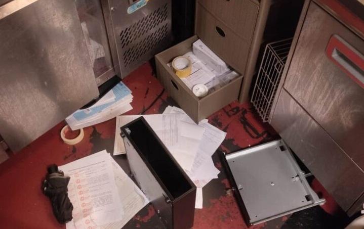 
	Il locale a soqquadro in una foto concessa da Giacomo Veroni

