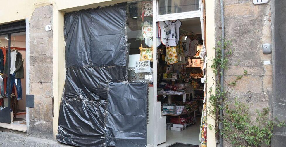 Lucca, rissa a colpi di sedie: ko la vetrina di “Compagnia Latina”