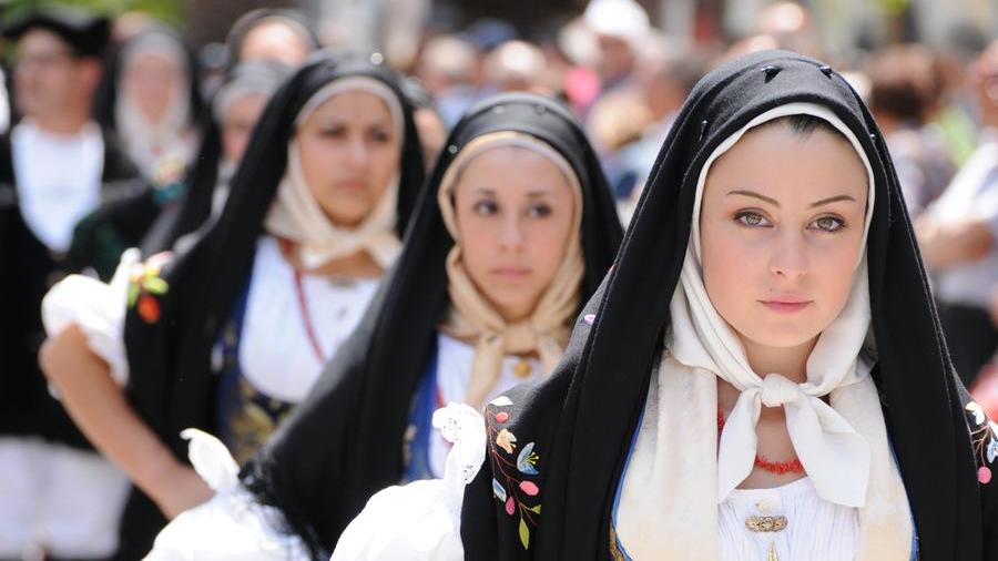 Cavalcata sarda, quando i colori dell’isola invadono le strade di Sassari