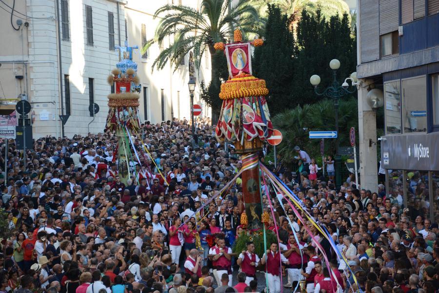 Candelieri, il cuore antico si apre alla città e al mondo