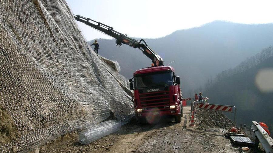 Una frana nel territorio di Licciana (foto d'archivio)