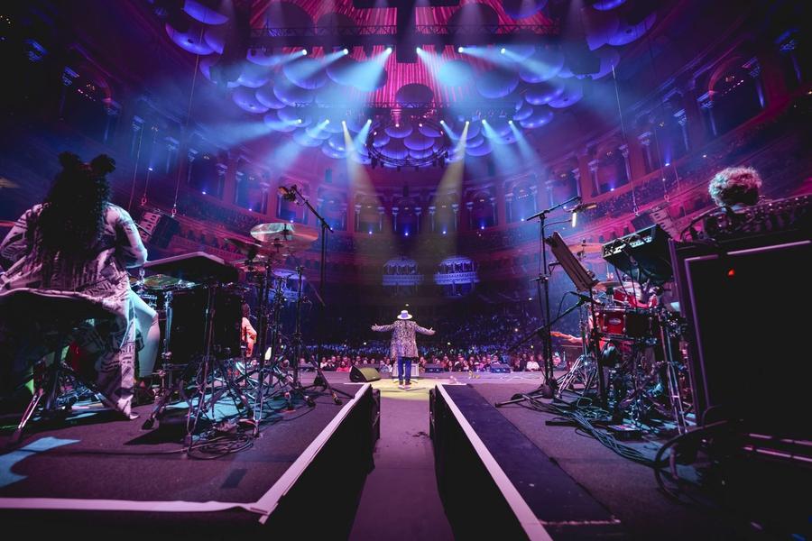 Reggio Emilia, Zucchero: «In Russia? No grazie. Ma neanche da Trump o da Netanyahu»