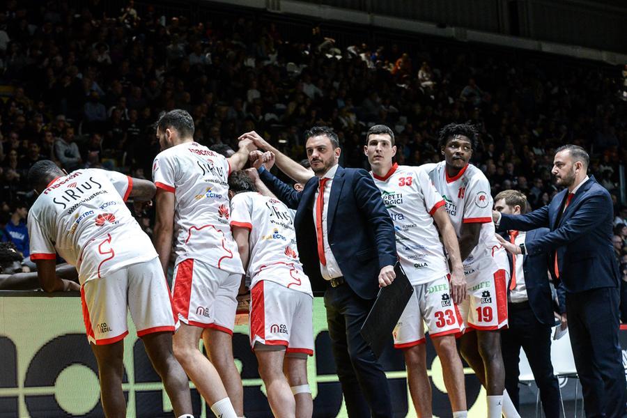 Pistoia, che spettacolo! Rimonta e vittoria a Bologna con la Virtus capolista