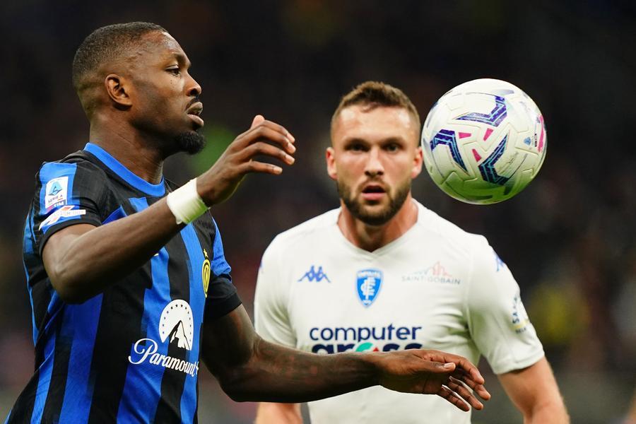 
	Sebastian Walukiewicz in marcatura su Marcus Thuram

