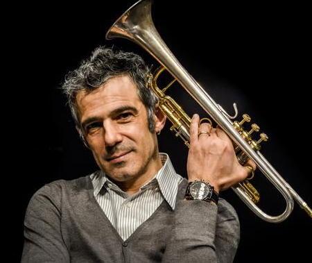 Paolo Fresu porta Bowie al teatro Goldoni di Livorno: «Suono per l’autismo e i nostri bisogni»