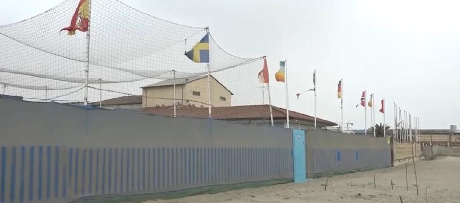 Viareggio, bagni aperti a Pasqua: scattano i controlli dei vigili urbani