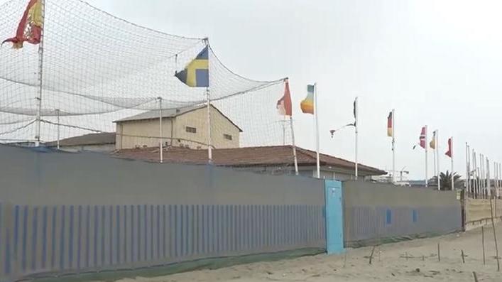 Viareggio, bagni aperti a Pasqua: scattano i controlli dei vigili urbani