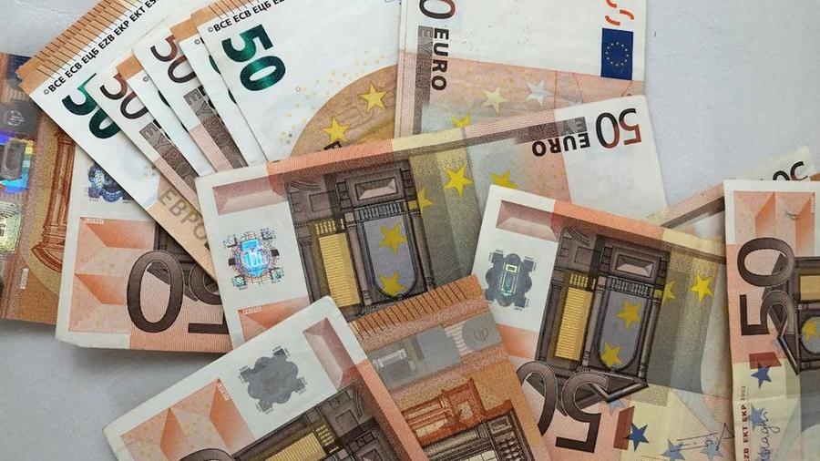 Lucca, estinguono un prestito al genero ma rivogliono i soldi quando lui lascia la figlia