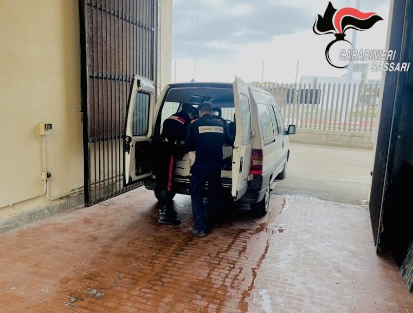 Asinara, pescavano con un gommone nelle acque del Parco Nazionale: denunciati tre sassaresi