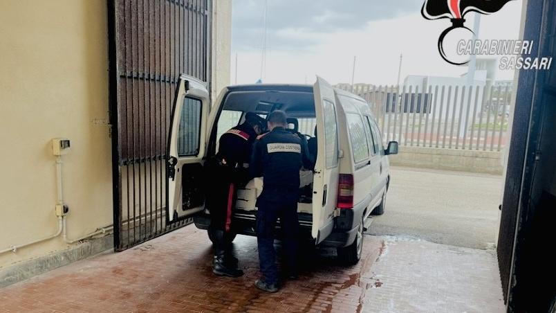 Asinara, pescavano con un gommone nelle acque del Parco Nazionale: denunciati tre sassaresi