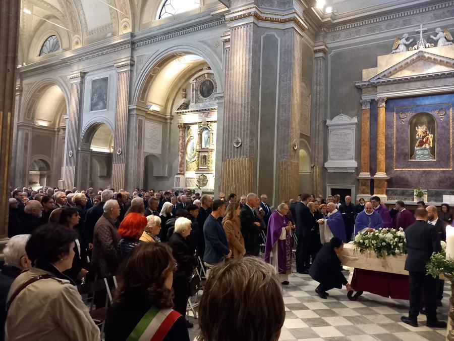Guastalla: folla in Duomo per l’addio al patron di Smeg Roberto Bertazzoni