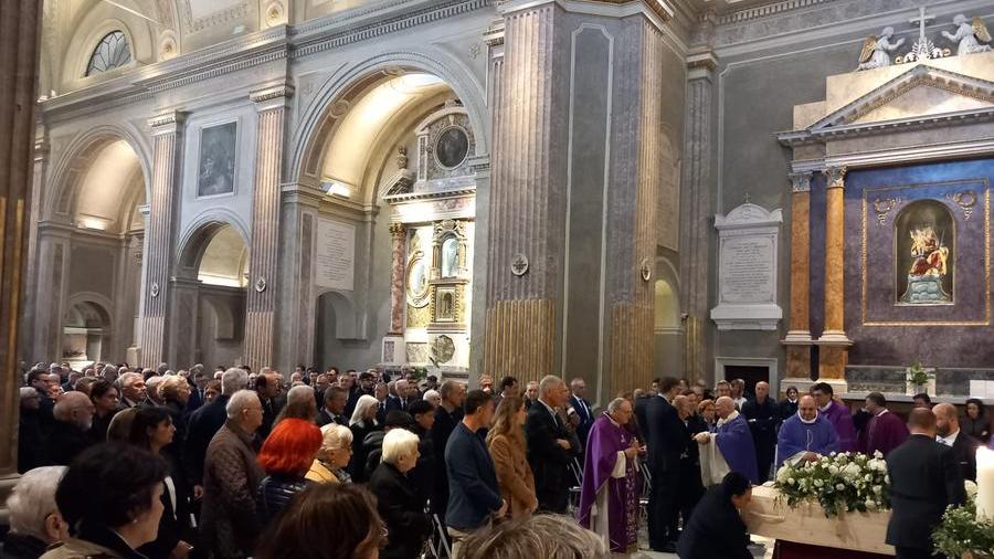 Guastalla: folla in Duomo per l’addio al patron di Smeg Roberto Bertazzoni