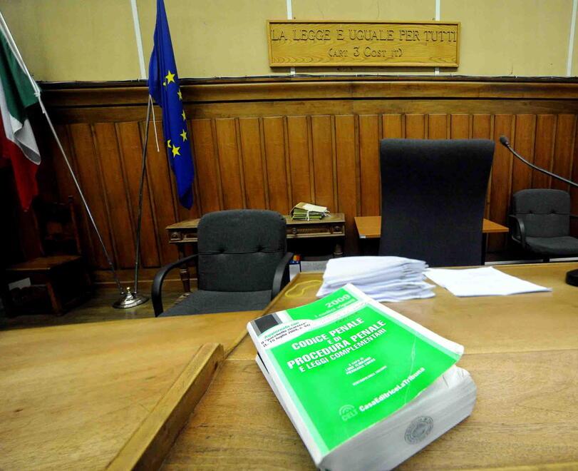 Ferrara, passa la frontiera a Trieste e scopre la condanna a 3 anni