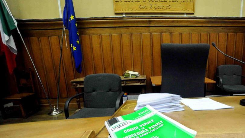 Ferrara, passa la frontiera a Trieste e scopre la condanna a 3 anni