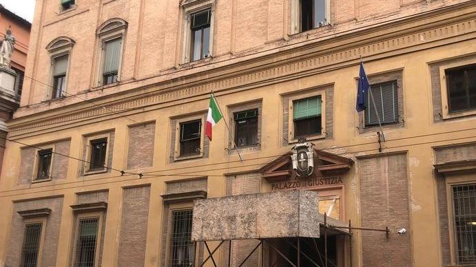 Castelfranco, rifiuta nozze combinate a 19 anni: «Latte avvelenato per vendetta»
