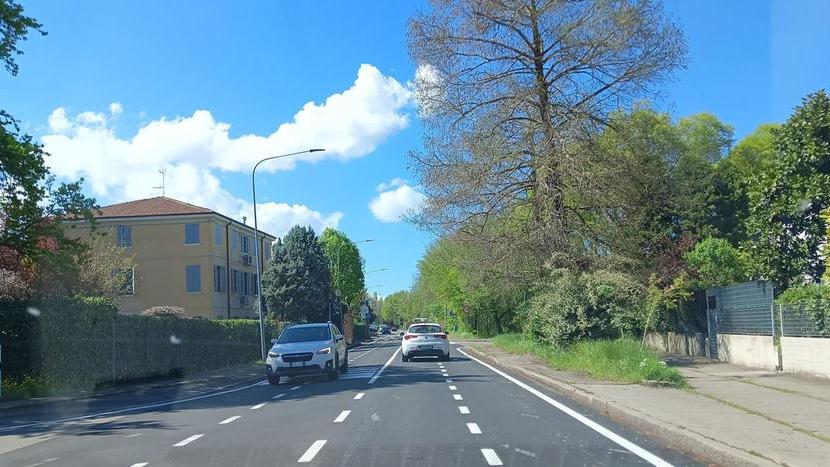 Modena, i residenti di via Panni: «Biciclette a rischio e stop dopo il tunnel: 7 milioni di euro buttati»