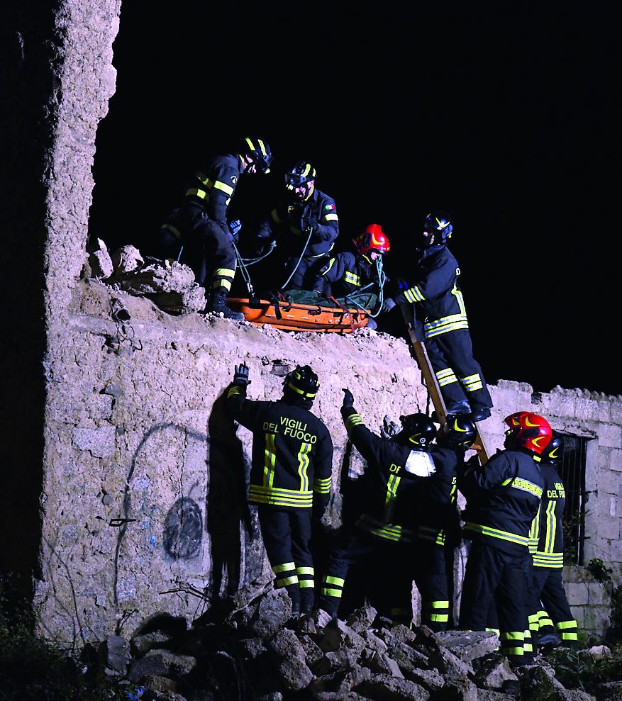 La tragedia di Ythan e Patryk, l'amico che si è salvato alla sorella: «Chiama subito i soccorsi, corri, la casa è crollata» 