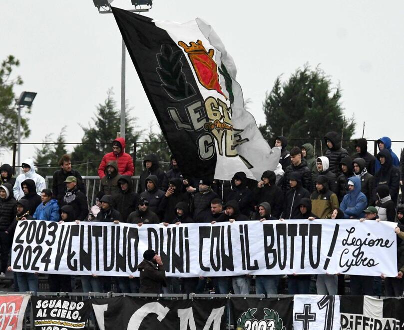 I tifosi della Massese sugli spalti