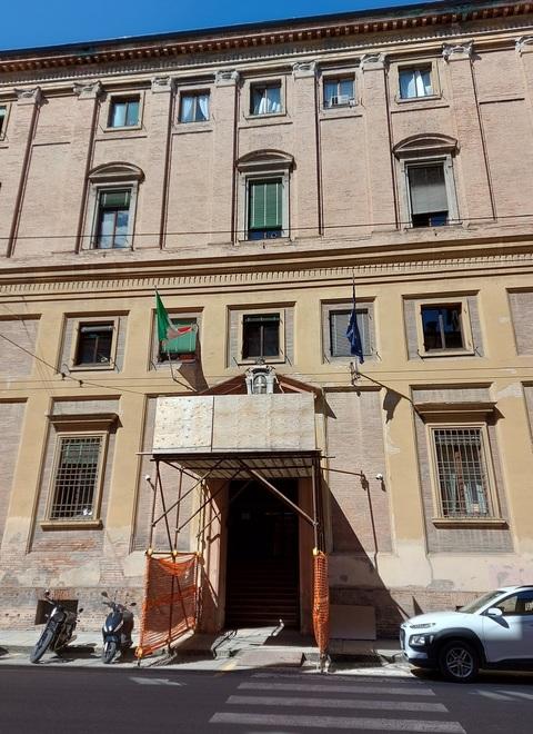 Rifiuta nozze combinate a 19 anni, le servono a colazione latte con dei farmaci