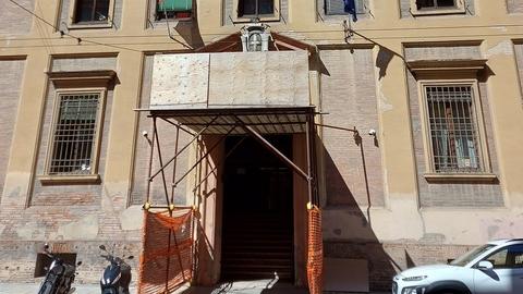 Rifiuta nozze combinate a 19 anni, le servono a colazione latte con dei farmaci