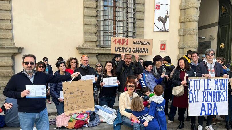 Autismo, la Toscana assicura le terapie Aba ma il rischio tagli resta: cosa sono e perché sono importanti per le famiglie