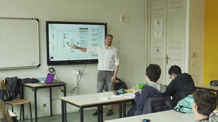 Lucca, un ciak a scuola per combattere la violenza sulle donne – Video