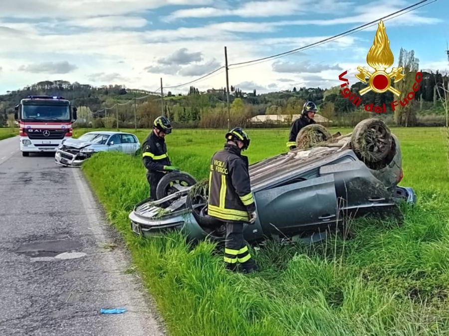 
	I vigili del fuoco sul luogo dell'incidente

