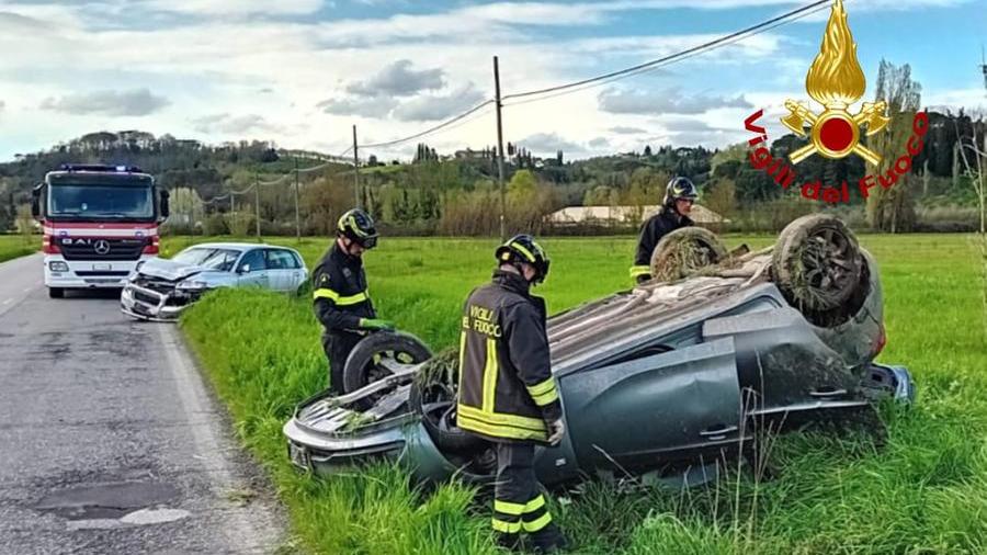 I vigili del fuoco sul luogo dell'incidente