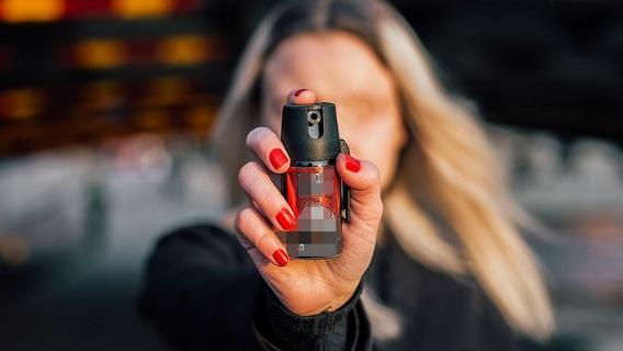 Spray al peperoncino per proteggersi dall’ex marito, una 57enne sassarese a processo