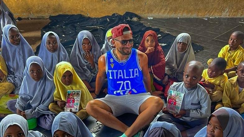 Olbia, il poliziotto che tende la mano all’Africa che soffre: «La mia vita dalla parte degli ultimi»